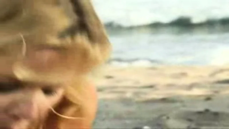 "Anal intense sur la plage avec Barret Moores"
